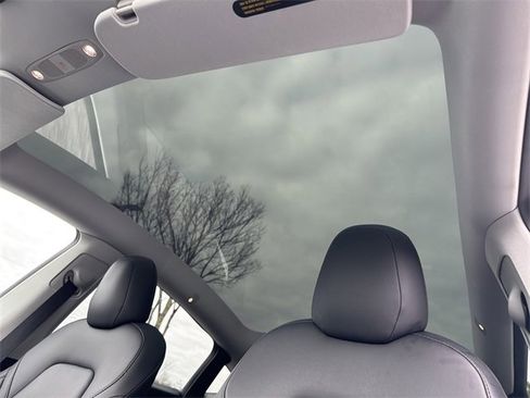 Used 2020 Tesla Model Y Long Range image 29