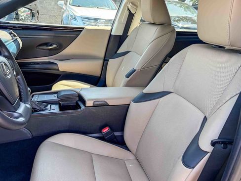 Used 2021 Lexus ES 300h w/ Premium Package FWD image 16