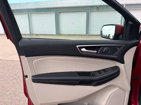 Used 2024 Ford Edge Titanium image 16