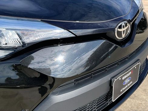 Used 2022 Toyota C-HR XLE image 29