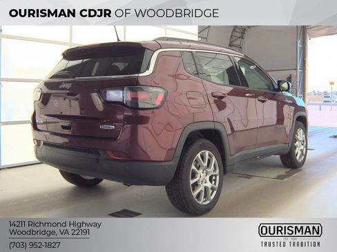 Used 2022 Jeep Compass Latitude w/ Sun and Sound Group AWD/4WD image 2