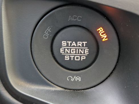 Used 2025 Jeep Wrangler Unlimited Sahara w/ Safety Group AWD/4WD image 31