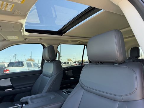 New 2025 Ford Expedition Active image 43