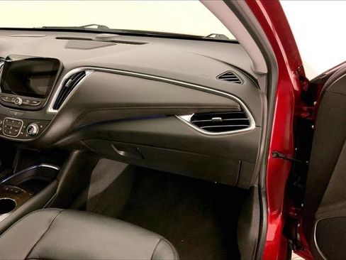 Used 2018 Chevrolet Malibu Premier w/ Premier Sun and Wheel Package image 23