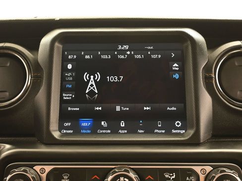 Used 2021 Jeep Wrangler Unlimited Sahara AWD/4WD image 29