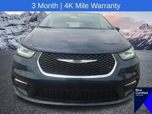 Used 2023 Chrysler Pacifica Touring-L FWD image 3