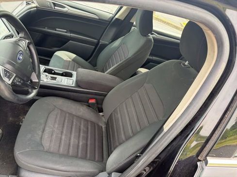 Used 2020 Ford Fusion SE FWD image 9