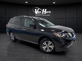 Used 2020 Nissan Pathfinder SL video 1