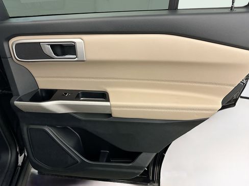 Used 2022 Ford Explorer XLT w/ Equipment Group 202A image 33