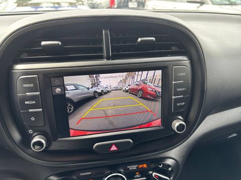 Used 2025 Kia Soul LX w/ LX Technology Package FWD image 22
