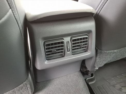 Used 2020 Toyota Camry XLE w/ Navigation Package image 33