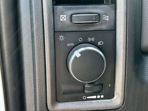 Used 2018 RAM 3500 Tradesman w/ Chrome Appearance Group RWD image 15