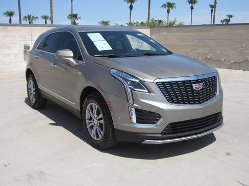 Used 2023 Cadillac XT5 Premium Luxury w/ Technology Package FWD image 2