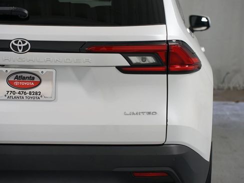 Used 2024 Toyota Grand Highlander Limited image 10