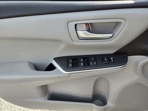 Used 2016 Toyota Camry LE image 14