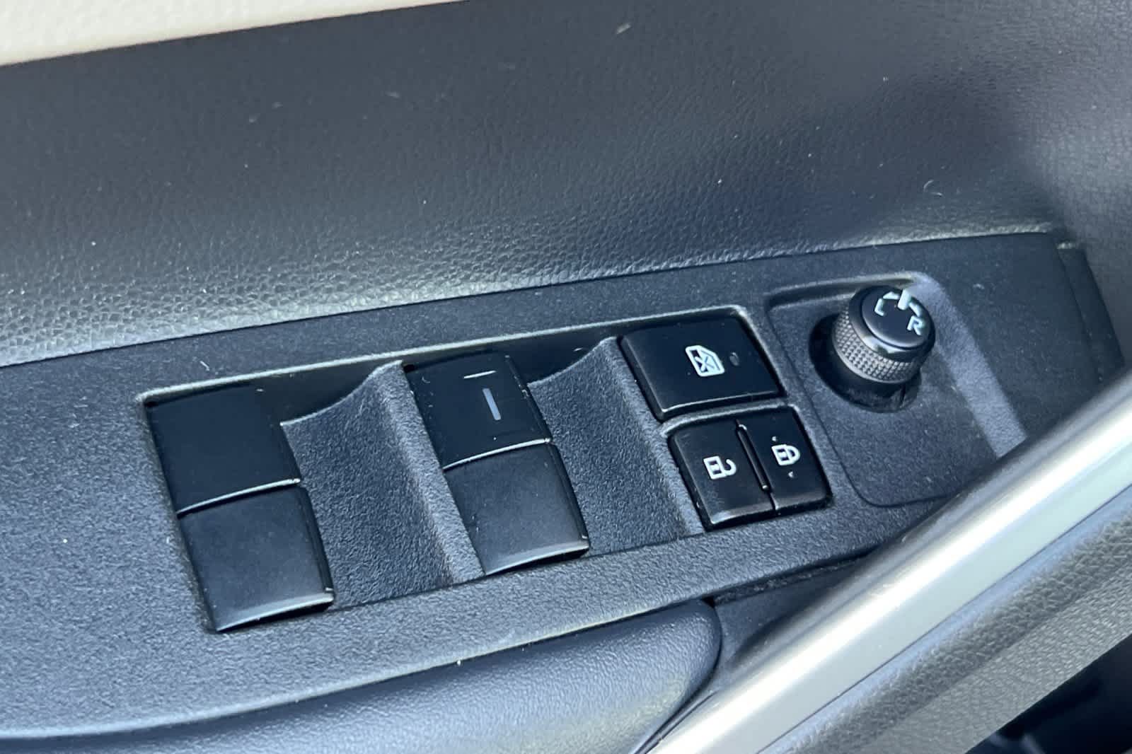 Certified 2022 Toyota Corolla Cross L FWD image 13