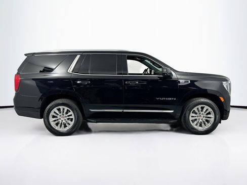 Used 2024 GMC Yukon SLT w/ SLT Luxury Package image 4