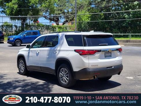Used 2023 Chevrolet Traverse LT FWD image 3