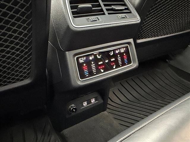Used 2019 Audi e-tron Prestige w/ Prestige Package AWD/4WD image 19