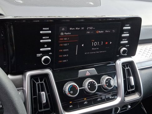 Used 2023 Kia Sorento LX image 16