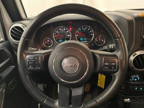 Used 2016 Jeep Wrangler Unlimited Rubicon w/ Connectivity Group AWD/4WD image 22