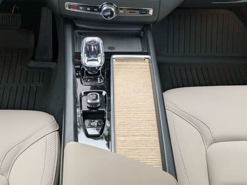 New 2026 Volvo XC60 B5 Plus w/ Protection Package Premier AWD/4WD image 19