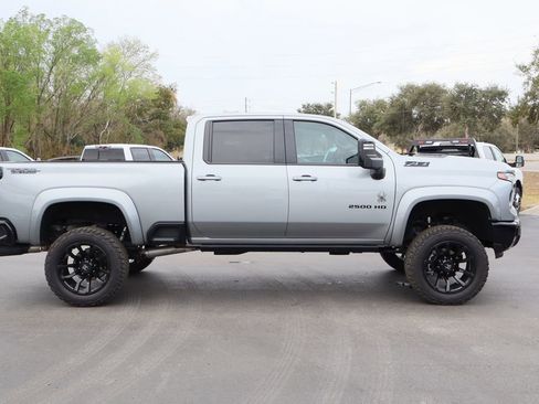 Used 2025 Chevrolet Silverado 2500 LTZ w/ LTZ Plus Package image 9