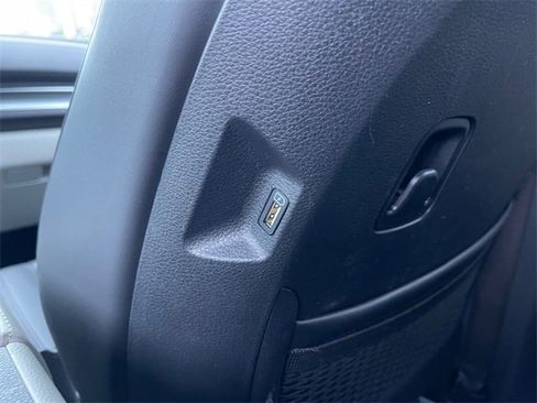 Used 2024 Kia Carnival LX image 22