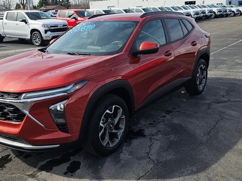 Used 2024 Chevrolet Trax LT w/ Driver Confidence Package image 3