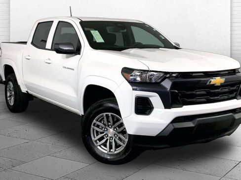 Used 2025 Chevrolet Colorado LT AWD/4WD image 1