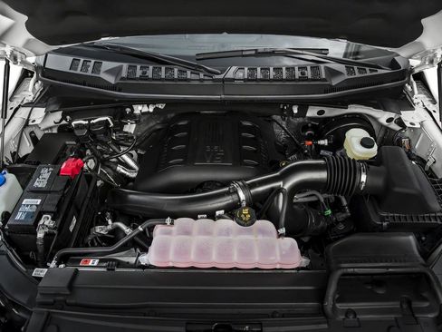 Used 2017 Ford F150 XLT AWD/4WD image 7