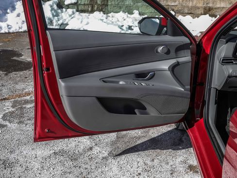 Used 2023 Hyundai Elantra SEL w/ Cargo Package image 22