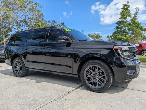 Used 2025 Ford Expedition Max Platinum w/ Stealth Performance Package AWD/4WD image 2