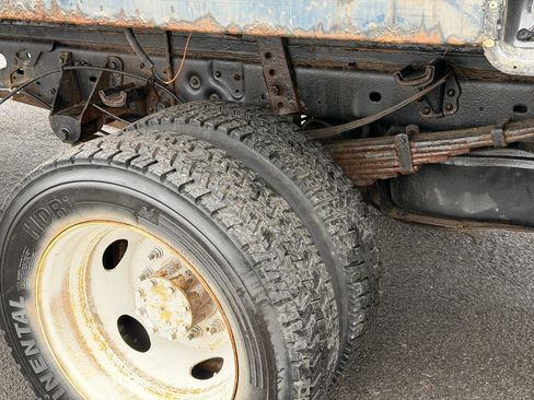 Used 2016 Ford F550 2WD Regular Cab Super Duty image 9