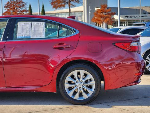 Used 2015 Lexus ES 300h image 10