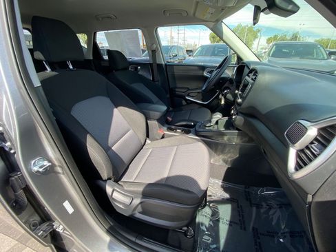 Used 2025 Kia Soul LX w/ LX Technology Package image 35