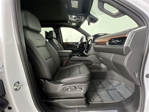 Used 2025 GMC Yukon Denali w/ Denali Reserve Package image 29