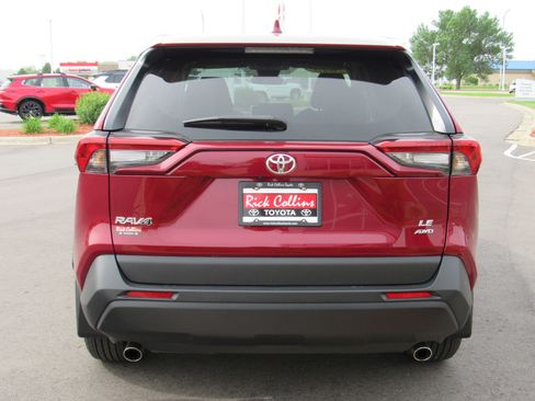 Used 2023 Toyota RAV4 LE AWD/4WD image 7