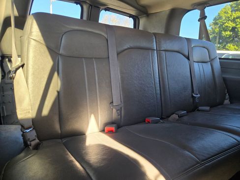 Used 2016 GMC Savana 3500 LS image 17