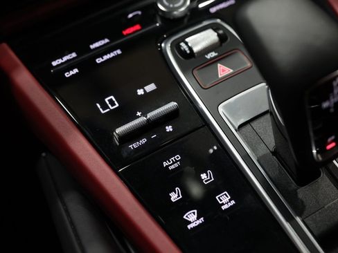 Used 2022 Porsche Cayenne Turbo image 22