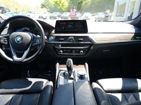 Used 2018 BMW 530i xDrive w/ Premium Package AWD/4WD image 16