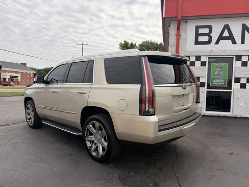 Used 2016 Cadillac Escalade Luxury AWD/4WD image 3