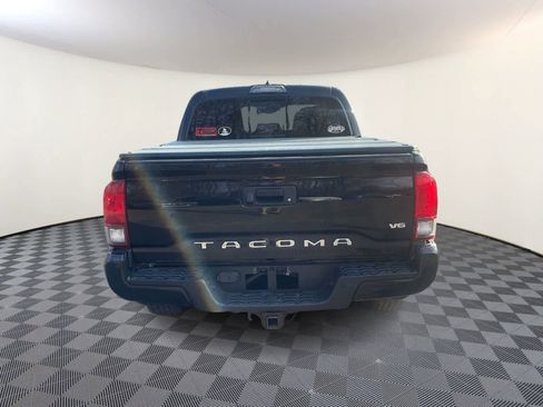 Used 2018 Toyota Tacoma TRD Sport image 6