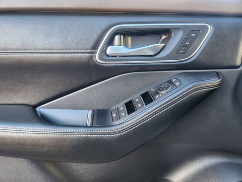 Used 2023 Nissan Rogue Platinum w/ Platinum Premium Package image 6