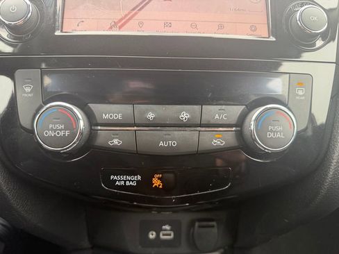 Used 2020 Nissan Rogue SV w/ Premium Package FWD image 29
