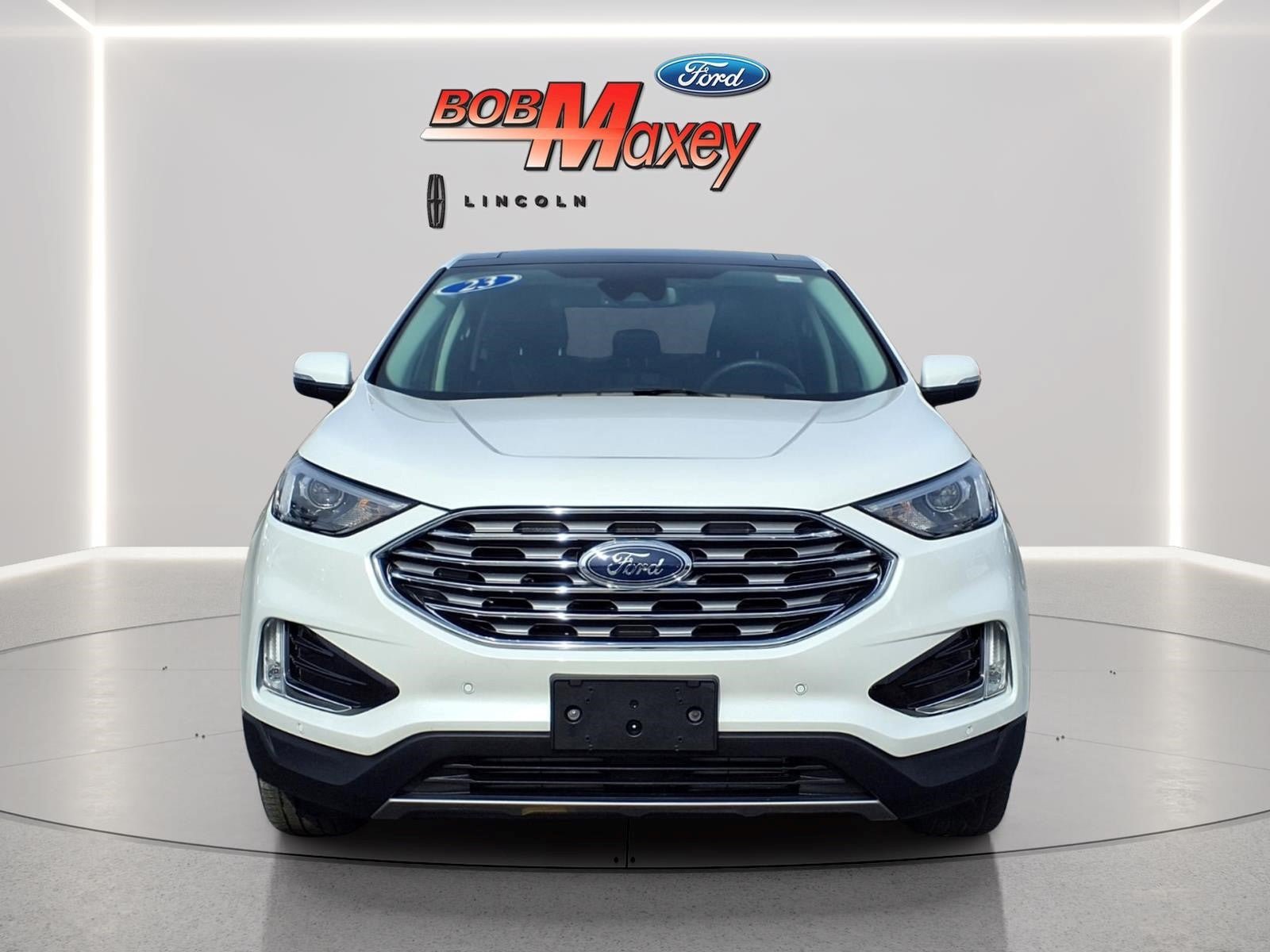 Used 2023 Ford Edge Titanium w/ Class II Trailer Tow Package AWD/4WD image 2