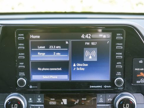 Used 2021 Toyota Highlander LE AWD/4WD image 14