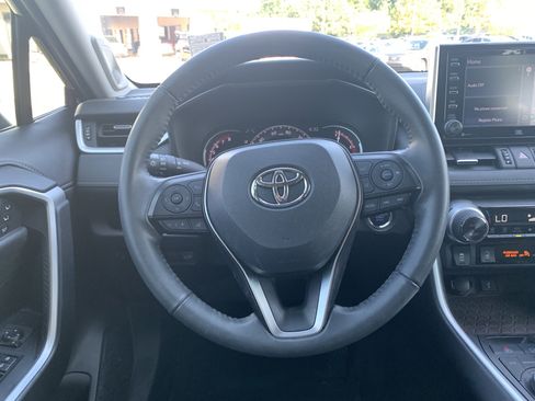 Used 2020 Toyota RAV4 Limited image 18