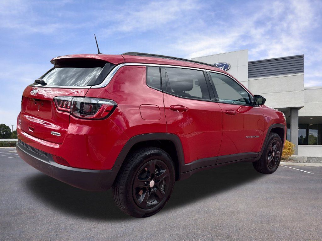 Used 2023 Jeep Compass Latitude AWD/4WD image 8
