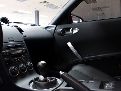 Used 2004 Nissan 350Z Touring w/ Cargo Convenience Pkg image 6